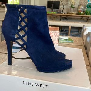 Size 12 women Nine West navy blue bootie